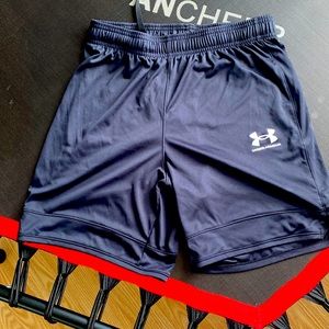 Men’s Under Armour heatgear shorts size medium